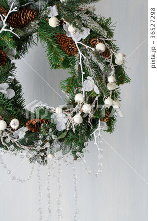Christmas wreath of spruce with cones 36527298