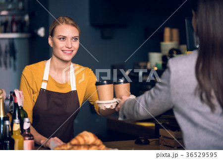 Client taking mugs from outgoing woman 36529595