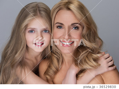 Cheerful happy family is posing with nakedの写真素材 [36529830] - PIXTA