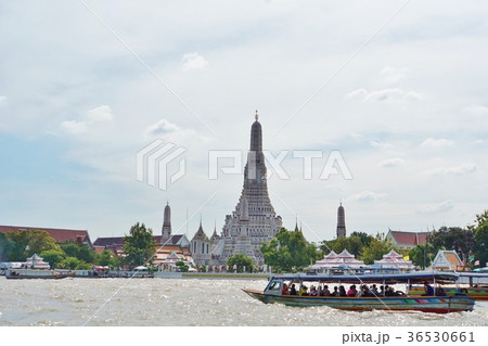 タイ王国バンコク都ワット・アルンとチャオプラヤー川 36530661