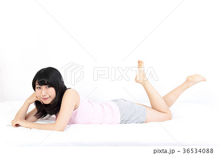 リラックスする女性 リラックスする女性 36534088