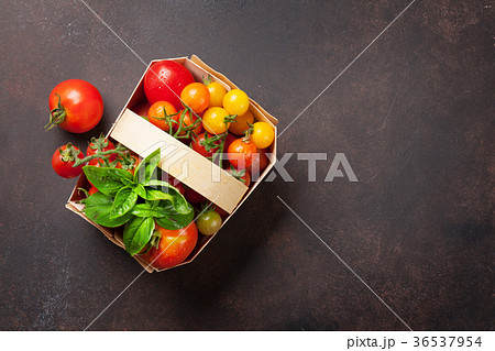 Various colorful tomatoes Various colorful tomatoes 36537954