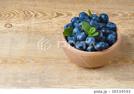 Freshly picked juicy and fresh blueberries Freshly picked juicy and fresh blueberries 36539593