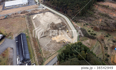 九州北部豪雨後のゴミ集積所・流木の有効利用 九州北部豪雨後のゴミ集積所・流木の有効利用 36542949
