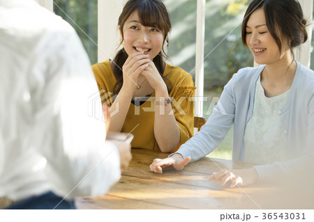 ママ友　団らん　笑顔 36543031