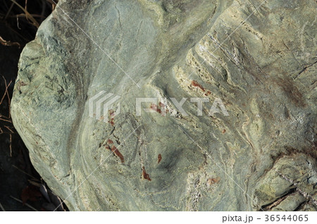 荒い岩肌 36544065