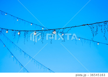 garlands in the air 36545163