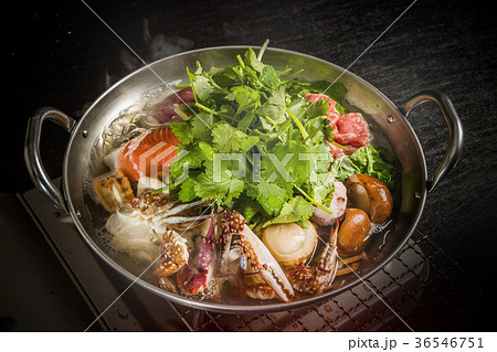 パクチー鍋　Vietnamese seafood coriander pot 36546751