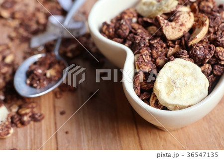 healthy granola with cashew 36547135