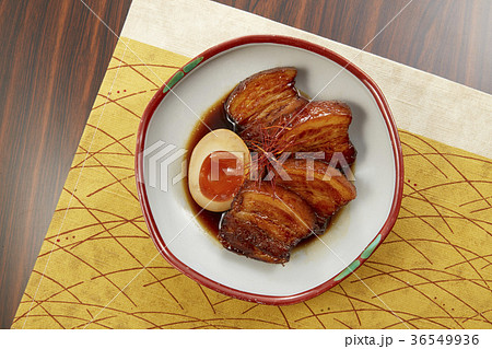 箸でほぐれるほど柔らかい豚の角煮 36549936