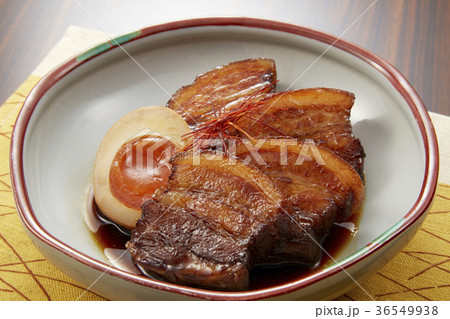 箸でほぐれるほど柔らかい豚の角煮 36549938