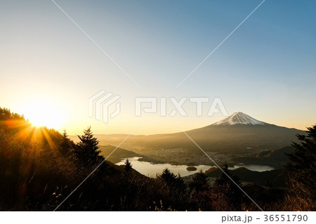 新道峠から望む富士山 （朝景） 36551790