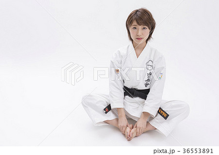 女性空手イメージ 白背景 女性空手イメージ 白背景 36553891