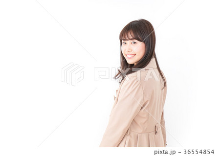 コートを来た女性 コートを来た女性 36554854
