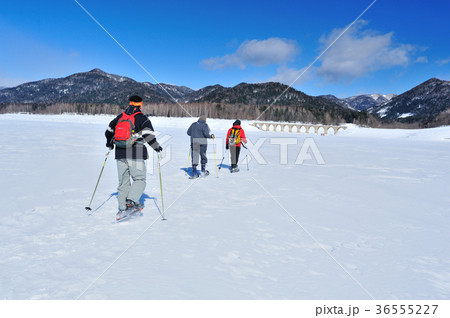 湖上横断　スノーシュー　ウオーキング 36555227