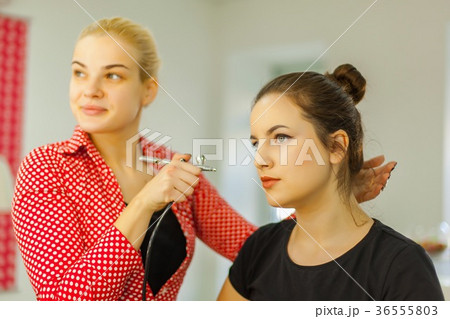 Master making make-up in a beauty salon 36555803