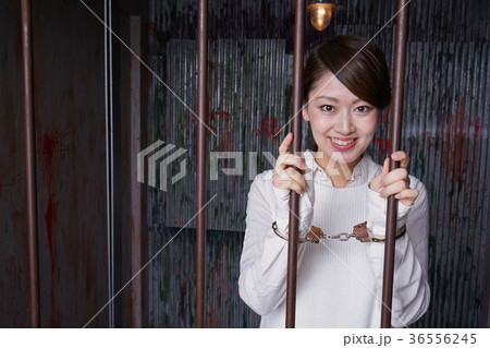 逮捕された女性 36556245