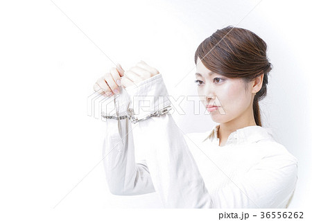 逮捕された女性 36556262