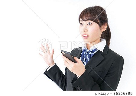 驚く女子学生 驚く女子学生 36556399