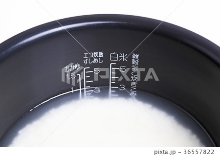 米と炊飯釜 36557822