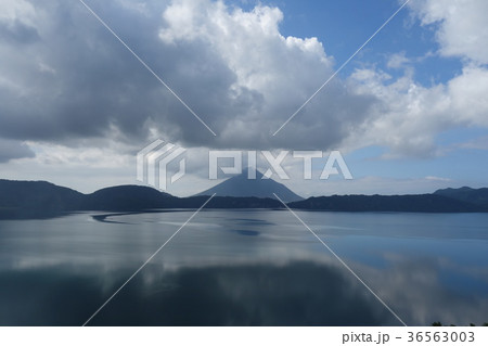 開聞岳と池田湖 自然 風景 旅 旅行 指宿 南九州 雲 開聞岳と池田湖 自然 風景 旅 旅行 指宿 南九州 雲 36563003