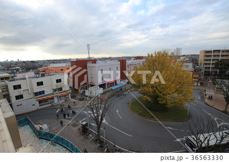 新京成電鉄　高根公団　駅前　紅葉 36563330
