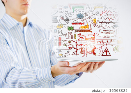 Presenting his business plan 36568325
