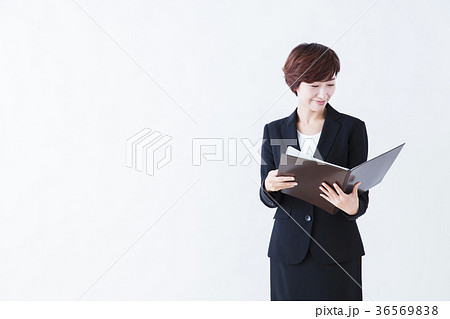 女性 ビジネス オフィス ビジネスウーマン 女性 ビジネス オフィス ビジネスウーマン 36569838