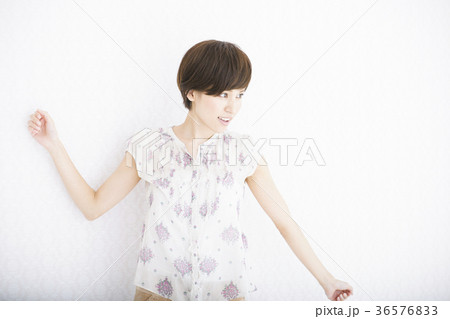 女性 若い女性 かわいい ライフスタイル 女性 若い女性 かわいい ライフスタイル 36576833