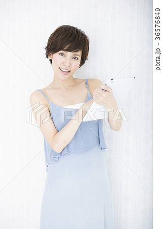 女性 若い女性 かわいい ライフスタイル 女性 若い女性 かわいい ライフスタイル 36576849