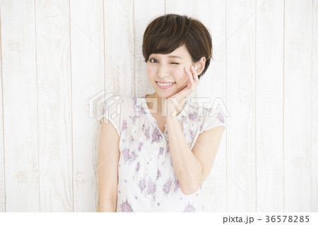 女性　若い女性　ライフスタイル　かわいい 36578285