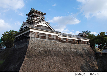 熊本城跡　現存する宇土櫓と続櫓 36578639