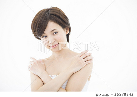 ビューティー　女性　若い女性　ビューティ 36579242