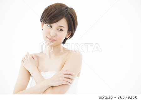 ビューティー　女性　若い女性　ビューティ 36579250