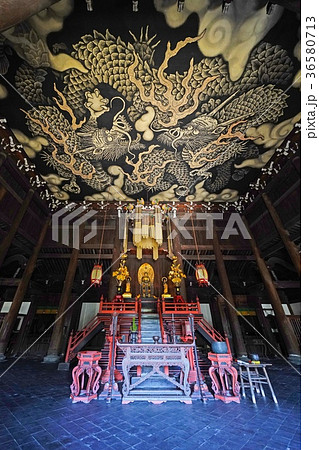 建仁寺　法堂の天井画「双龍図」 36580713