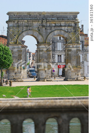Saintes, a town on the banks of the Charente River 36581560