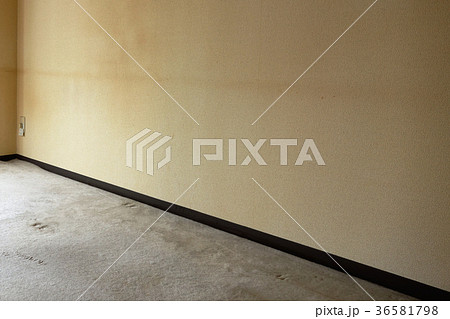 壁のヤニ汚れ 賃貸部屋退去時イメージ素材の写真素材 36581798 Pixta