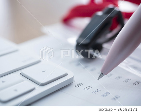 ビジネスイメージ・書類・キーボード・IDカード・W 36583171