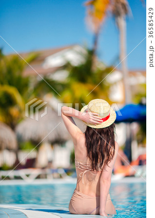 Beautiful young woman relaxing in swimming pool 36585429