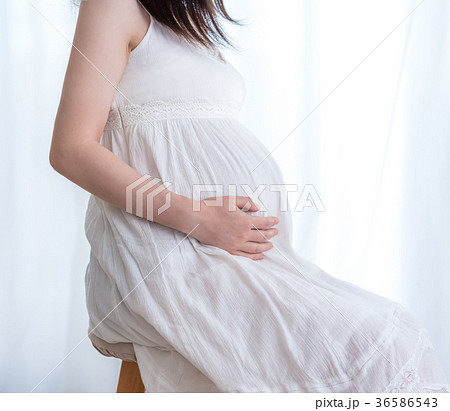 妊婦（実際の妊婦さんをモデル起用） 36586543