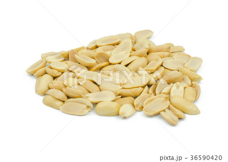 Arranged peanuts peeled and isolated on white 36590420