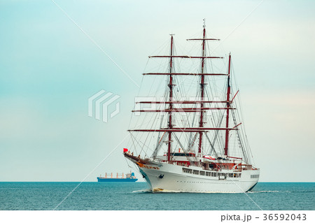 Three mast sailing ship 36592043