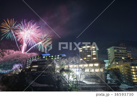 宇奈月温泉冬物語 雪上花火大会の写真素材 36593730 Pixta