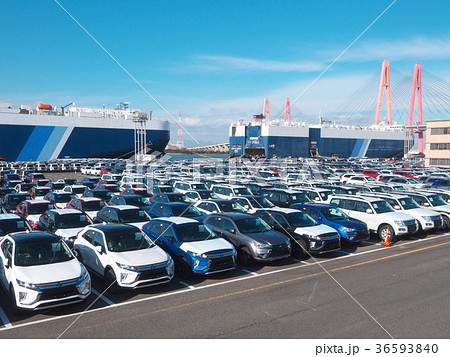 輸出自動車と自動車運搬船-名古屋港(愛知県) 輸出自動車と自動車運搬船-名古屋港(愛知県) 36593840