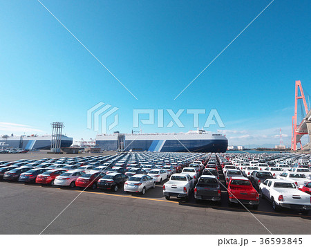 輸出自動車と自動車運搬船-名古屋港（愛知県） 36593845