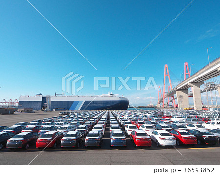 輸出自動車と自動車運搬船-名古屋港(愛知県) 輸出自動車と自動車運搬船-名古屋港(愛知県) 36593852