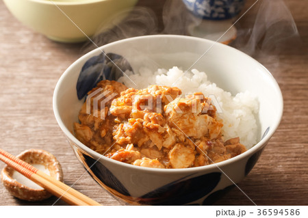 熱々のマーボー丼 36594586