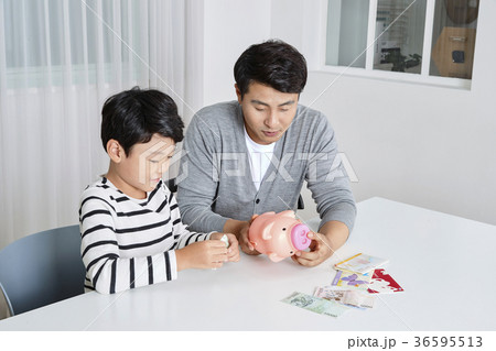 Young father's good teacher for son - playing guitar, reading storybook, etc. 290 Young father's good teacher for son - playing guitar, reading storybook, etc. 290 36595513