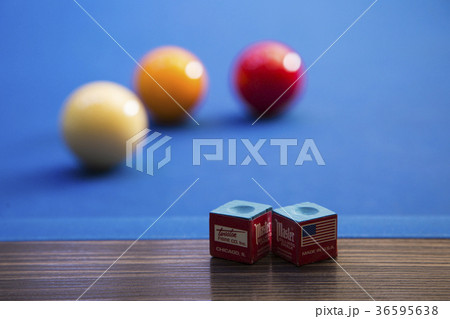 Play billiards on the pool table. 027 Play billiards on the pool table. 027 36595638