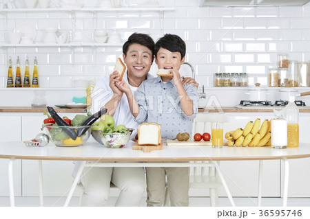 Young father with son preparing dishes, and dish washing together. 351 36595746